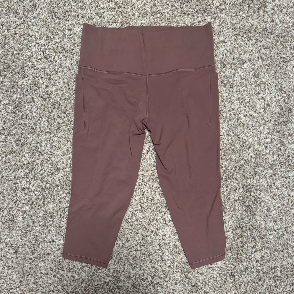 Athleta Women’s Salutation Stash Pocket II Capri - Picture 2 of 5